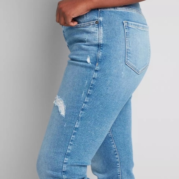 LaneBryant Mid Rise Destructed Bootcut Jean NWT 18 - Picture 2 of 8